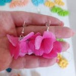 cercei-jucausi-cu-floare-ciclam-lut-polimeric-handmade-eva-art