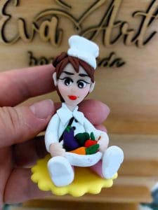 figurina-bucatar-bebelusi-meseriasi-fetite-pentru-turta-luat-din-mot-de-pus-pe-tavita-de-mot-eva-art-handmade
