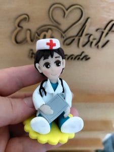 figurina-doctor-bebelusi-meseriasi-fetite-pentru-turta-luat-din-mot-de-pus-pe-tavita-de-mot-eva-art-handmade