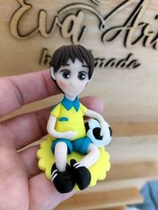 figurina-fotbalist-bebelusi-meseriasi-baieti-pentru-turta-luat-din-mot-de-pus-pe-tavita-de-mot-eva-art-handmade