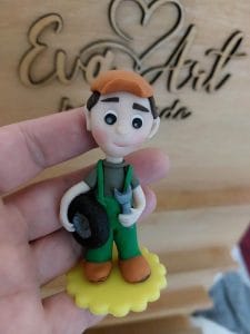 figurina-mecanic-auto-bebelusi-meseriasi-baieti-pentru-turta-luat-din-mot-de-pus-pe-tavita-de-mot-eva-art-handmade