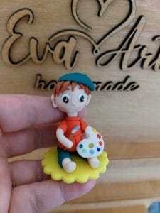 figurina-pictor-bebelusi-meseriasi-baieti-pentru-turta-luat-din-mot-de-pus-pe-tavita-de-mot-eva-art-handmade