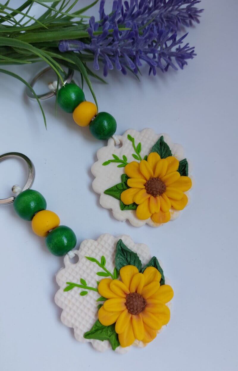Breloc Handmade cu Floarea-soarelui din Argilă Polimerică