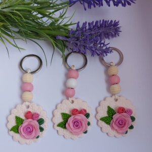 Breloc Handmade cu Trandafir Roz din Argilă Polimerică