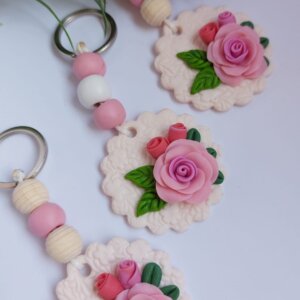 Breloc Handmade cu Trandafir Roz ]