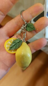 Breloc Handmade cu Lămâie și Felie de Lămâie din Argilă Polimerică