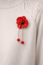 brosa-mac-rosu-handmade-lut-polimeric-martisor-eva-art-pe-pulover