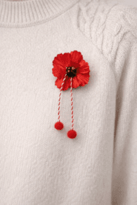 brosa-mac-rosu-handmade-lut-polimeric-martisor-eva-art-pe-pulover