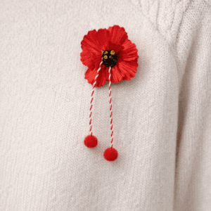 brosa-mac-rosu-handmade-lut-polimeric-martisor-eva-art-pe-pulover