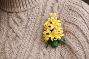 brosa-zambile-galbene-handmade-lut-polimeric-martisor-eva-art
