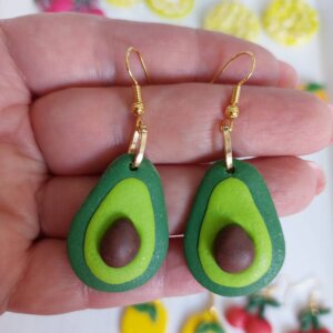 Cercei handmade Avocado din lut polimeric – Cercei fructe verzi | Evamia