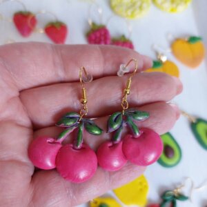 Cercei handmade Cireșe din lut polimeric – Cercei fructe roz | Evamia