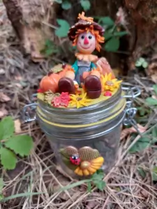 borcanas cu paiata colectia de toaman decor handmade cu bostanei si floarea soarelui