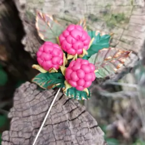 brosa pin lung zmeura handmade