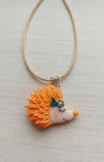 Colier handmade Arici portocaliu din lut polimeric