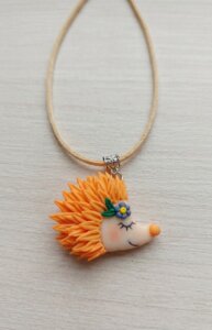 Colier handmade Arici portocaliu din lut polimeric