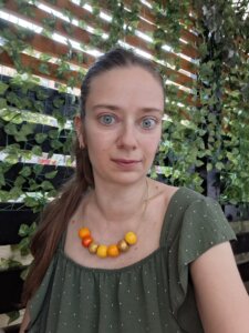 Colier handmade cu mărgele galbene