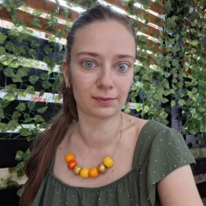 Colier handmade cu mărgele galbene