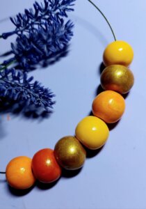 Colier handmade cu mărgele in nuante de galben