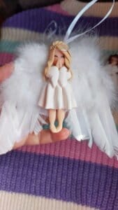 Ingeraș handmade cu pene – model blond (Evamia)