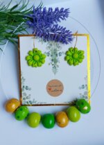 Colier handmade cu mărgele verzi și accente aurii si ceercei verzi