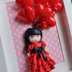 Tablou handmade Păpușă cu baloane in forma de inimă