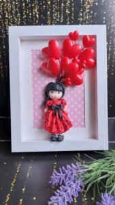 Tablou handmade Păpușă cu baloane inimă