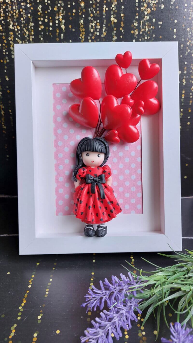 Tablou handmade Păpușă cu baloane inimă